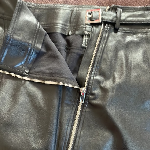 Forever 21 Mini faux leather Black Skirt S - Picture 4 of 6